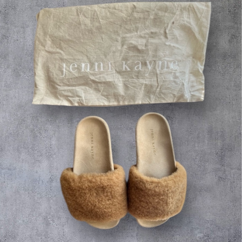 New Jenni Kayne Camel Shearling Slides with dust bag